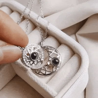 COLLAR SOL Y LUNA EN 100 IDIOMAS
